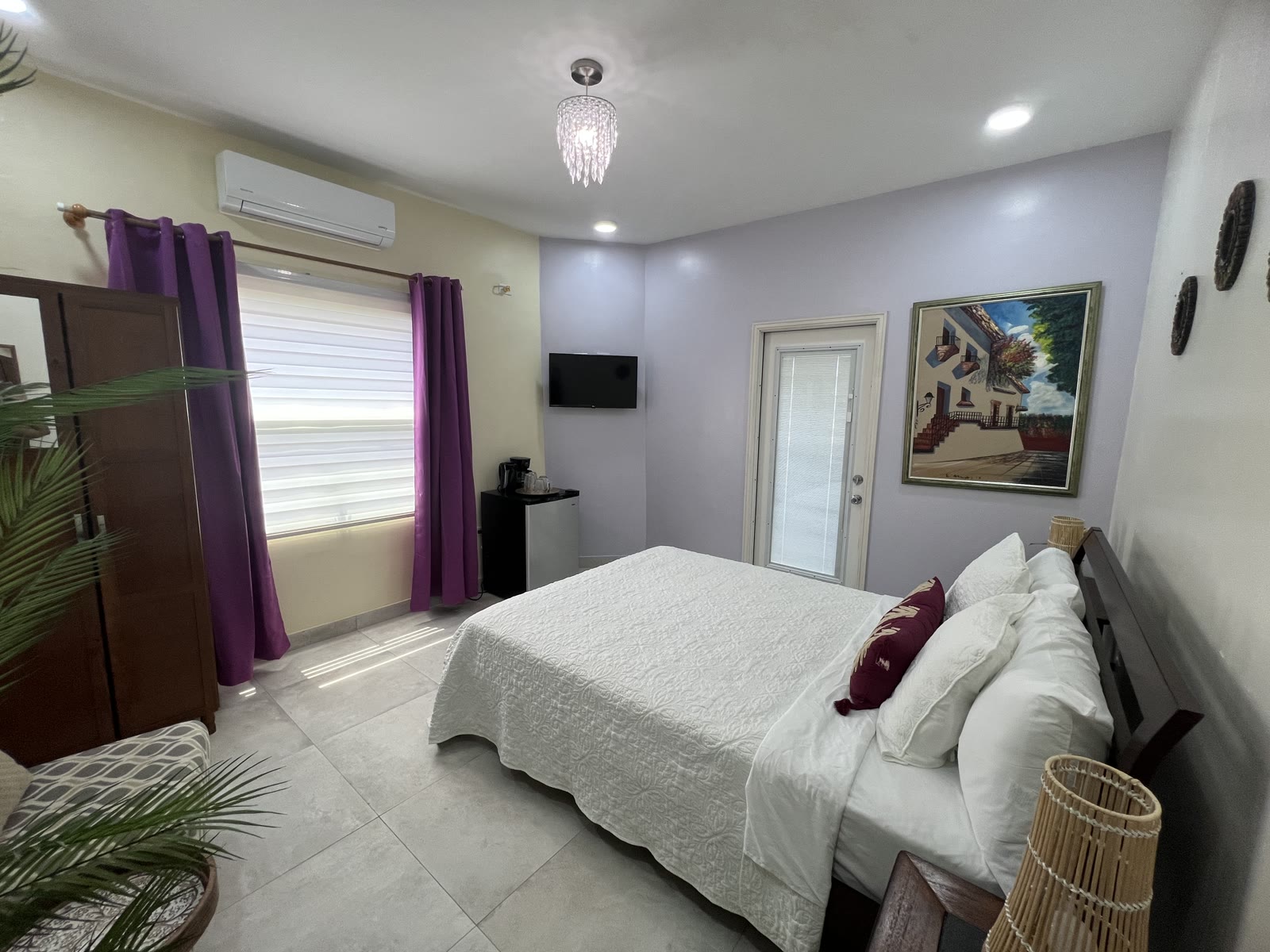 Runway View Suite, room 1 — detail 1