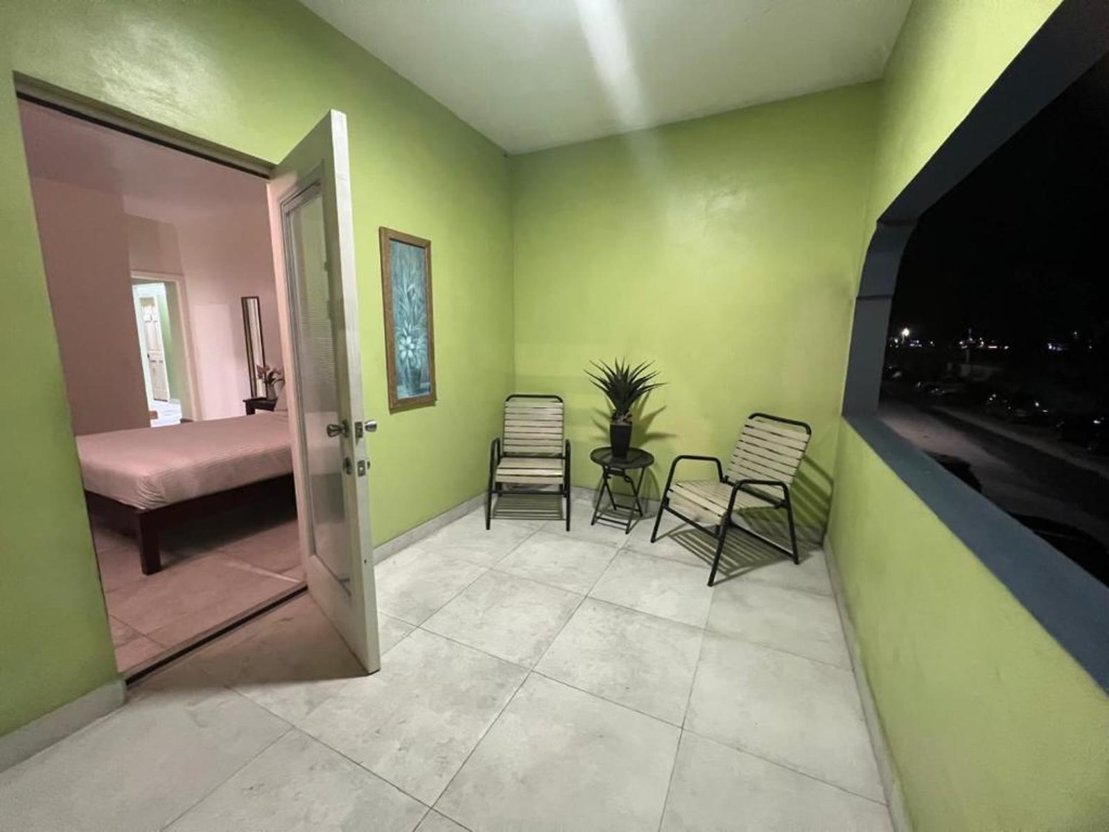 Runway View Suite, room 2 — detail 3